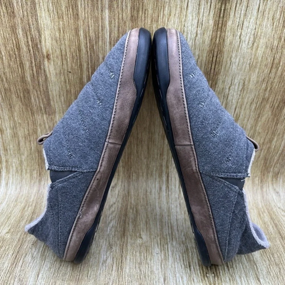 OluKai Mahana Slippers Men's Size‎ 10 Grey Quilted Textile Leather Slip On 10451